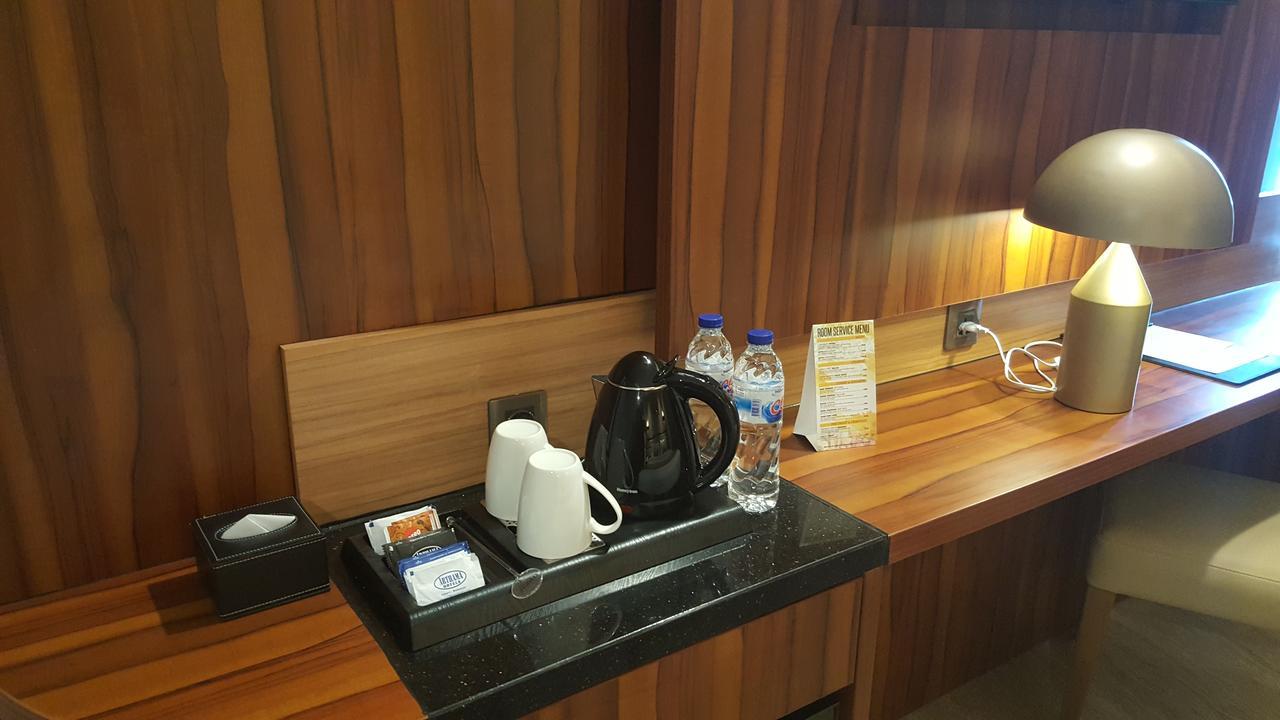Arthama Hotels Makassar Extérieur photo
