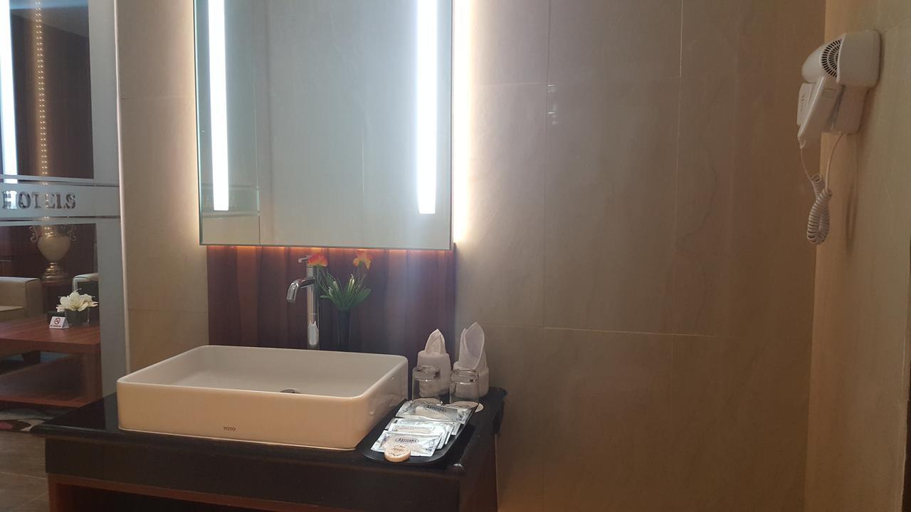 Arthama Hotels Makassar Extérieur photo
