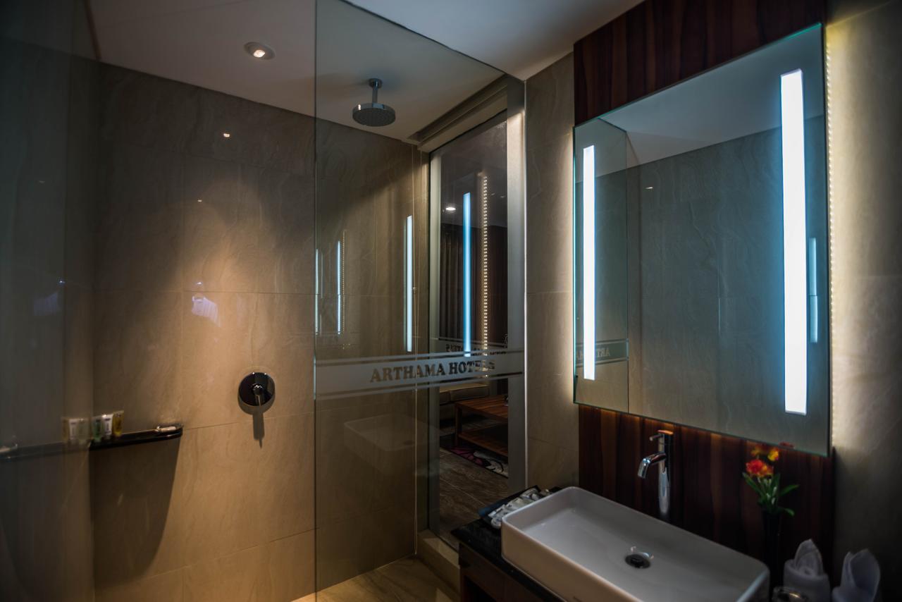 Arthama Hotels Makassar Extérieur photo