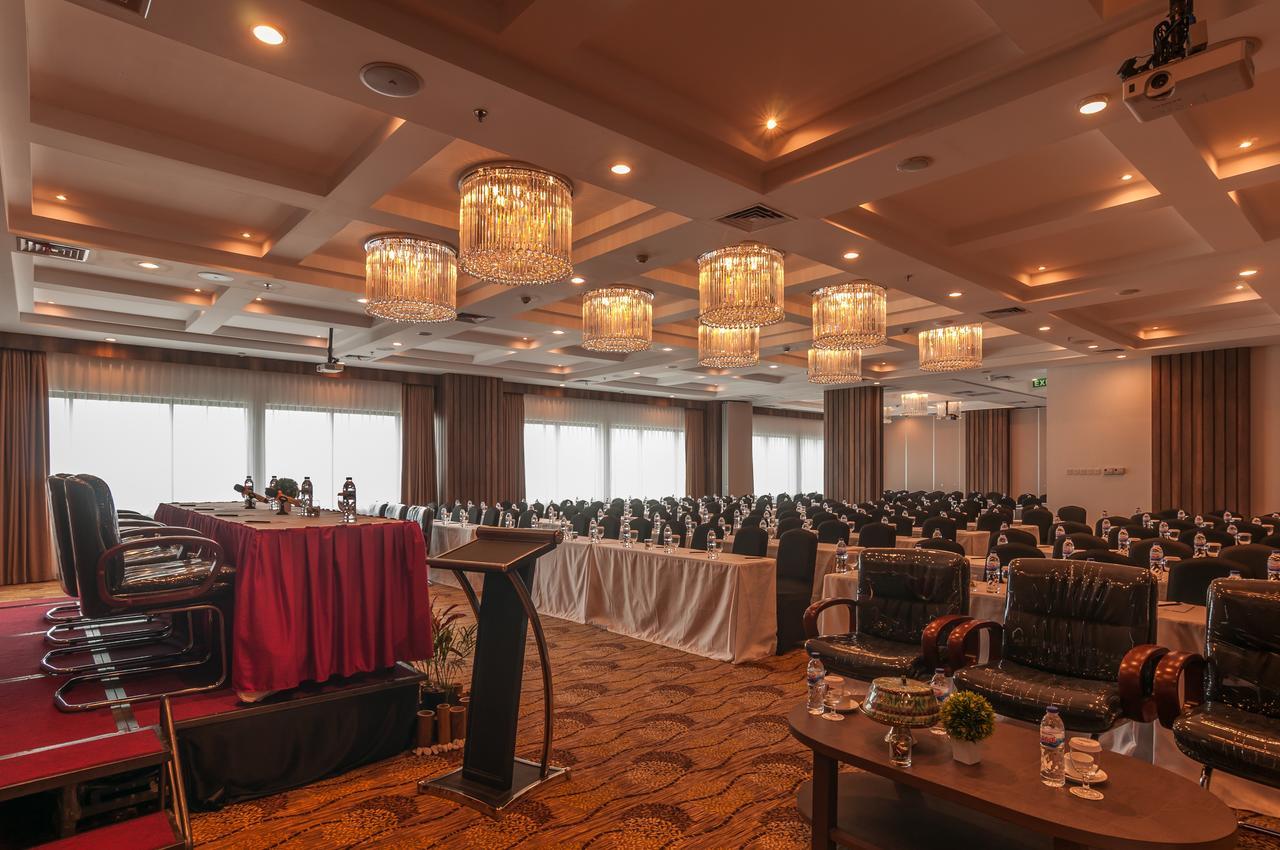 Arthama Hotels Makassar Extérieur photo